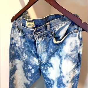 Classic Straight-fit Jean in Bleach Splatter